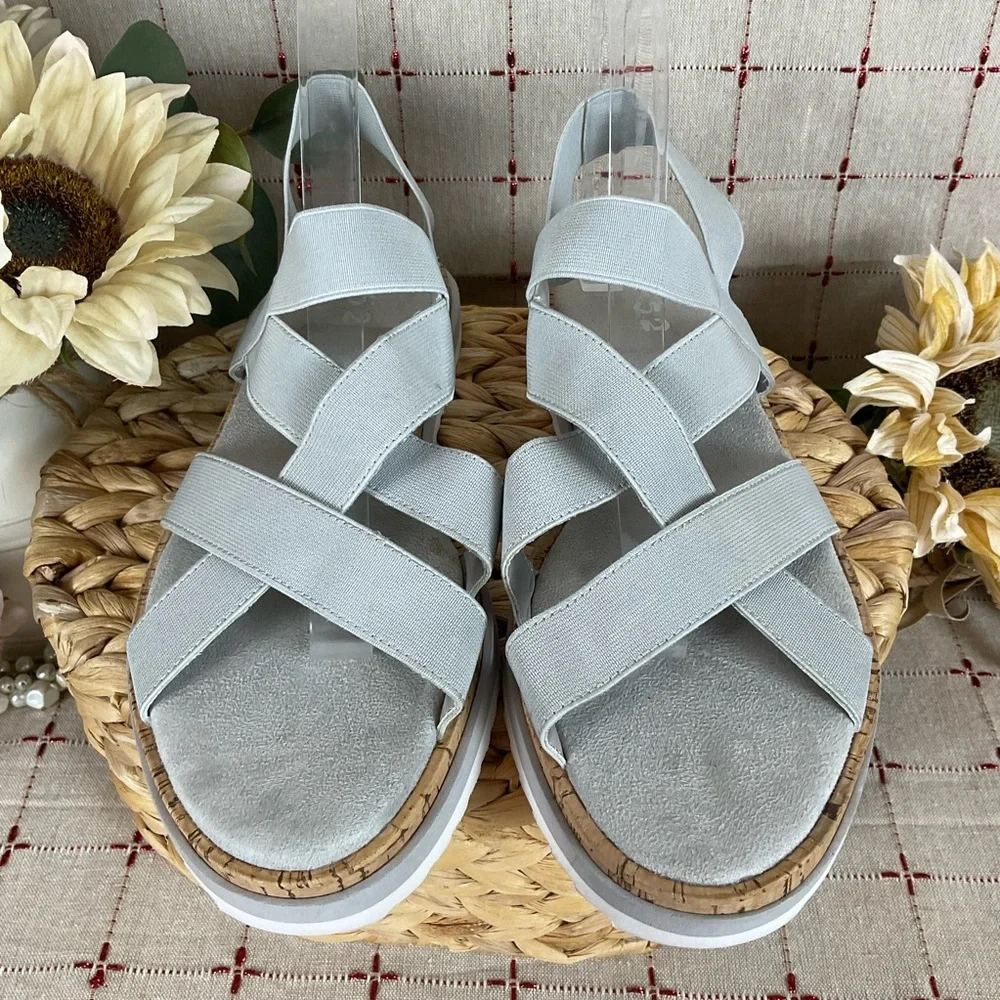 B-52 Bullboxer “Primm” Sandals Light Grey Strappy Open Toe Sz 10 Stretchy Fit - Picture 2 of 7